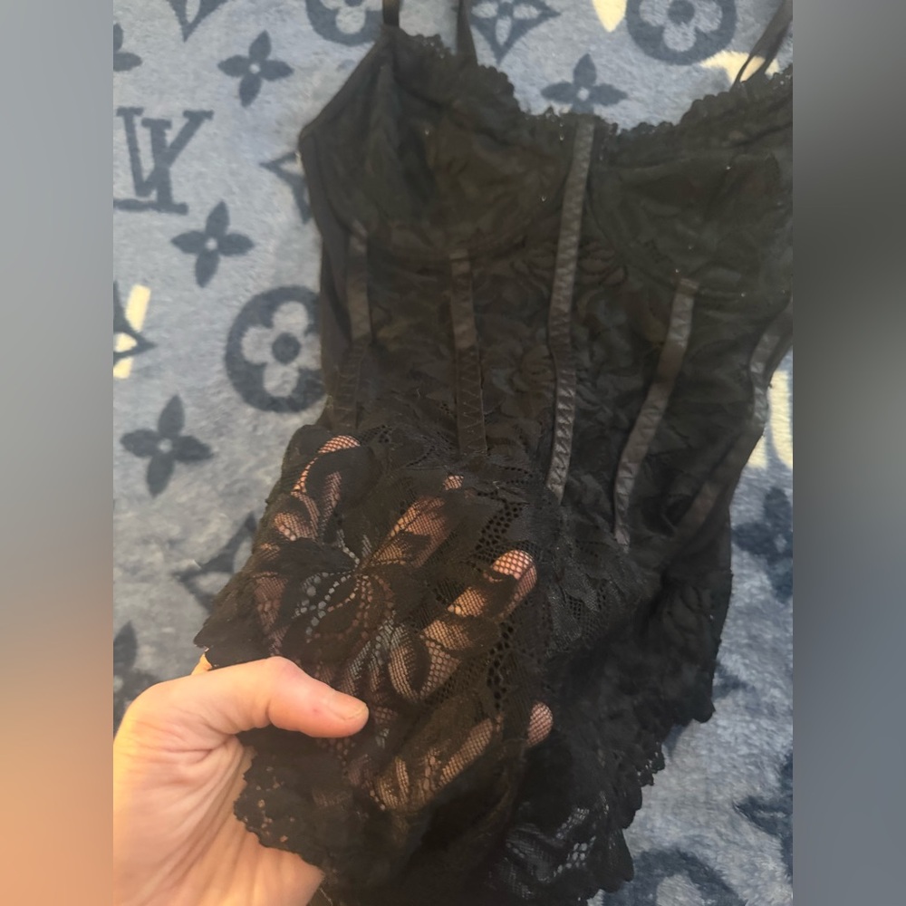 👑 Medium Black Lace Bodysuit - Picture 3 of 7